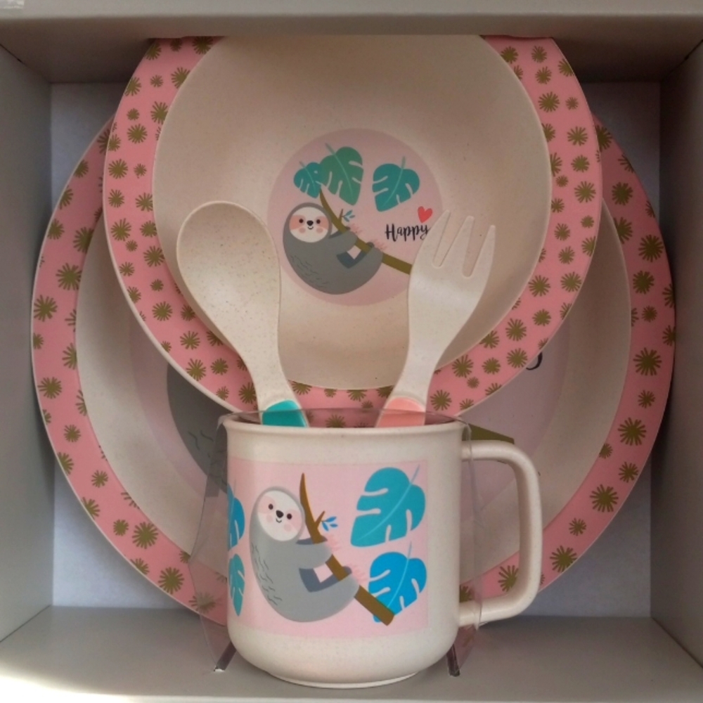 ADORABLE 5PC DINNERWARE SET